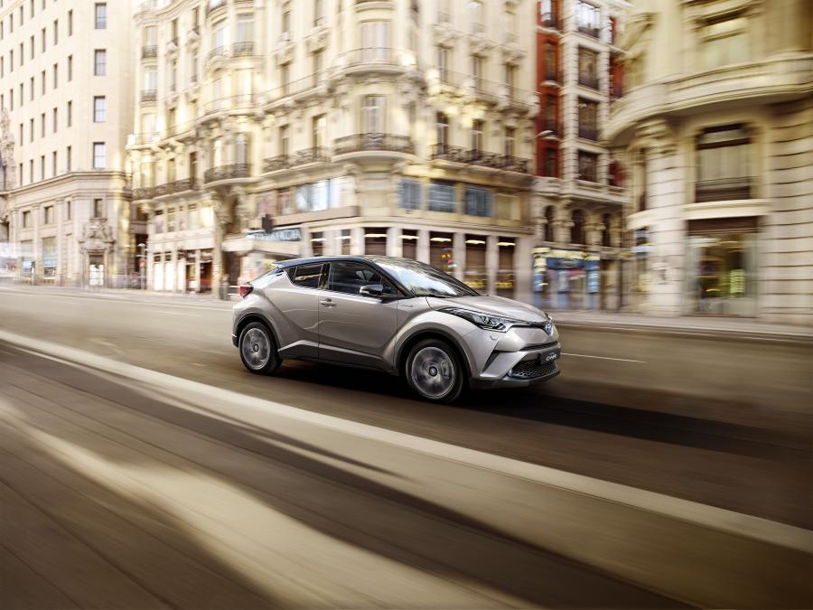  Toyota C-HR Hybrid 2016 года  (WW) (фото 16 из 31)